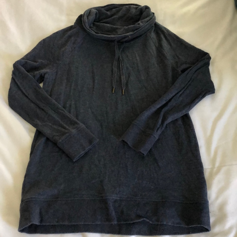 Lou & Grey navy signature soft sweatshirt